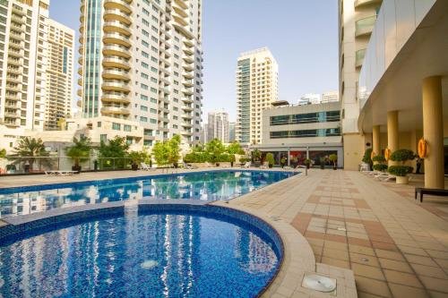Дубай: Bespoke Holiday Homes - Studio Apartment with Marina View