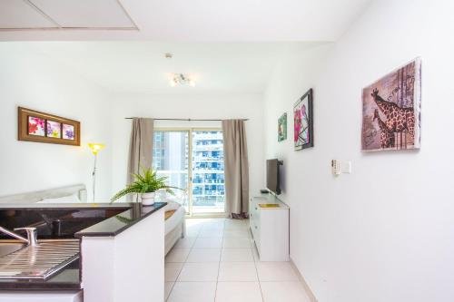 Дубай: Bespoke Holiday Homes - Studio Apartment with Marina View