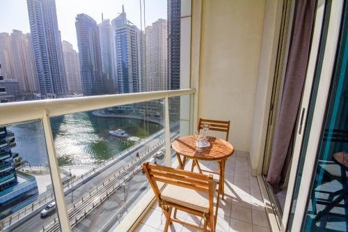 Дубай: Bespoke Holiday Homes - Studio Apartment with Marina View