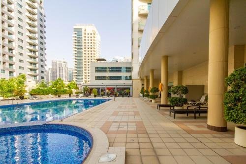 Дубай: Bespoke Holiday Homes - Studio Apartment with Marina View