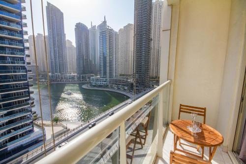 Дубай: Bespoke Holiday Homes - Studio Apartment with Marina View