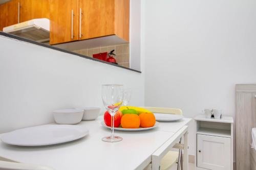 Дубай: Bespoke Holiday Homes - Studio Apartment with Marina View