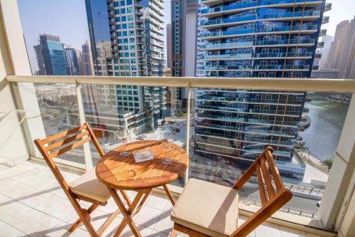 Дубай: Bespoke Holiday Homes - Studio Apartment with Marina View