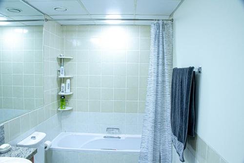 Дубай: Apartment Al Ghozlan 1