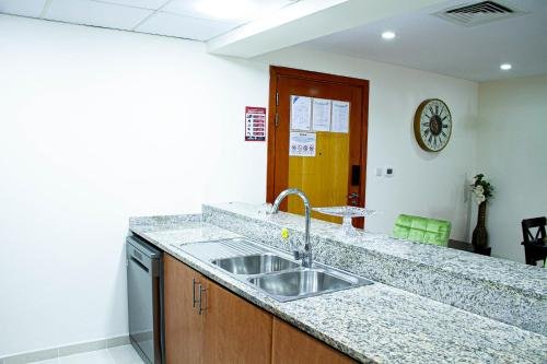 Дубай: Apartment Al Ghozlan 1