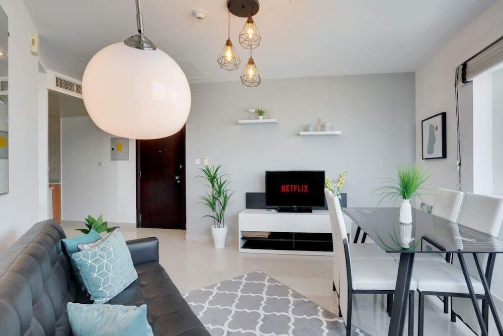 Дубай: Dazzling Apartment in Dubai Gate Central of Jlt