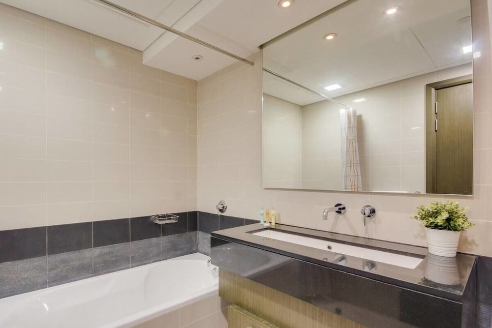 Дубай: Stylish Apartment With the Best Burj Views