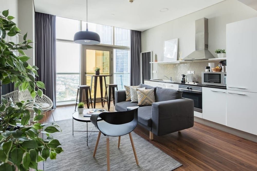 Дубай: Comfy Trendy Apartment Steps Away From the Metro