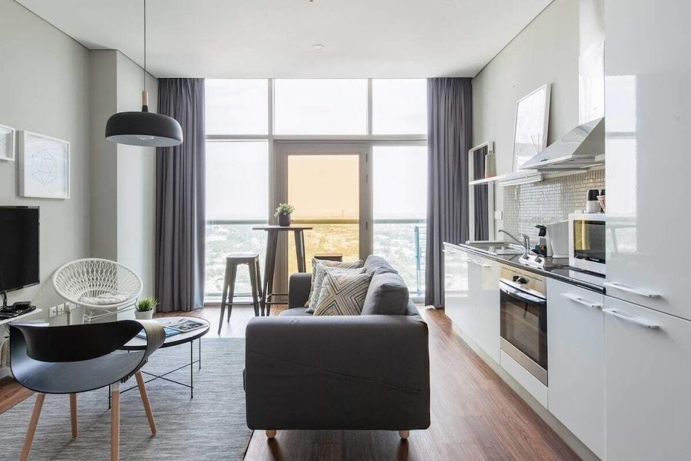 Дубай: Comfy Trendy Apartment Steps Away From the Metro