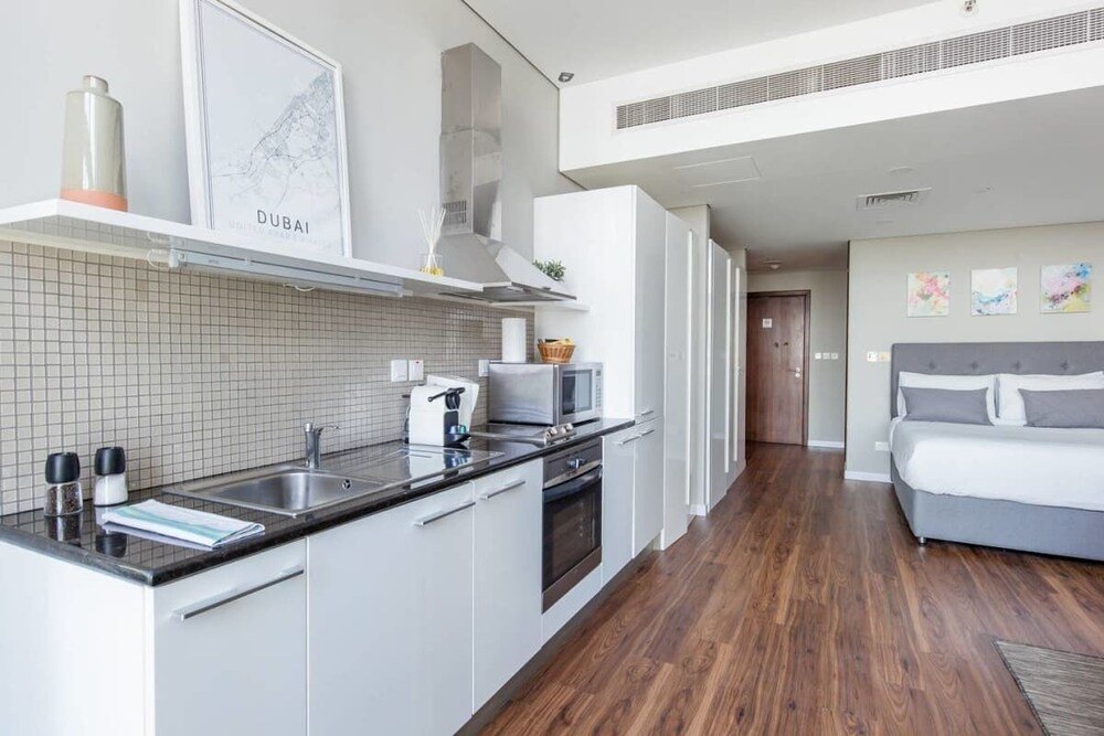 Дубай: Comfy Trendy Apartment Steps Away From the Metro