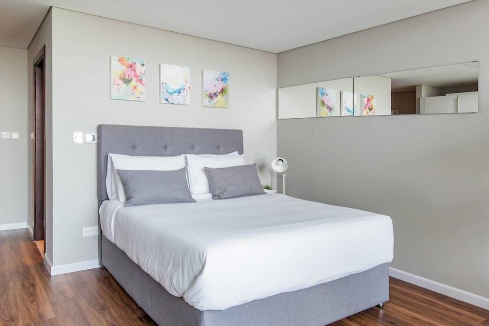 Дубай: Comfy Trendy Apartment Steps Away From the Metro