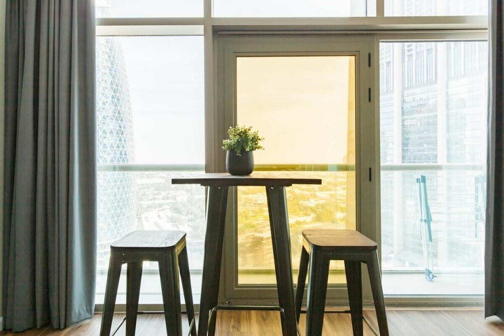 Дубай: Comfy Trendy Apartment Steps Away From the Metro