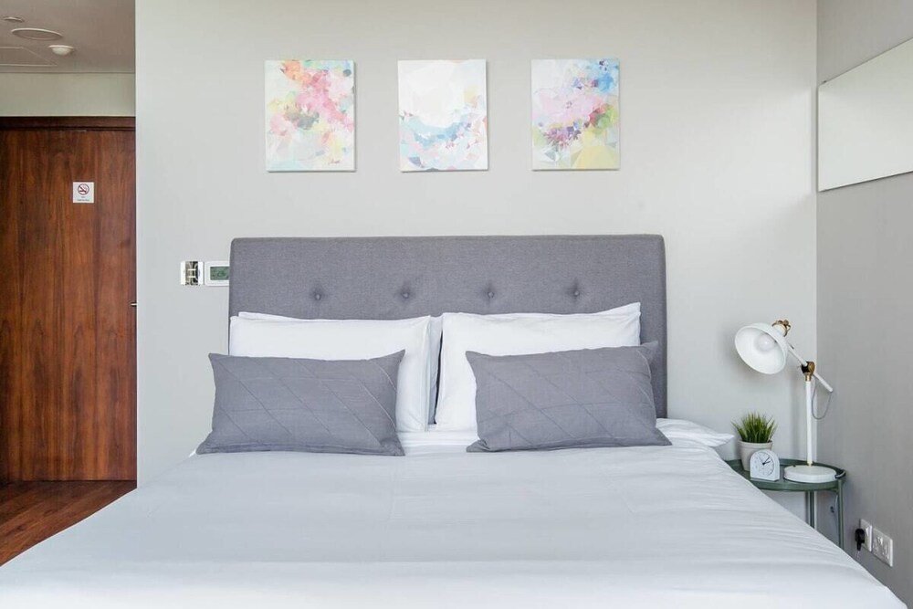 Дубай: Comfy Trendy Apartment Steps Away From the Metro