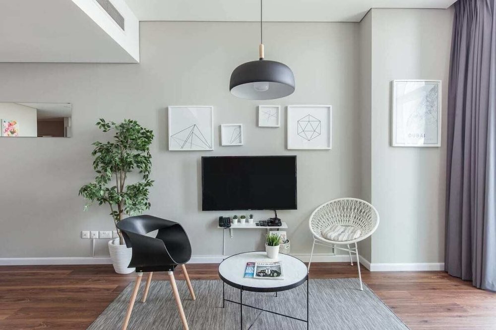 Дубай: Comfy Trendy Apartment Steps Away From the Metro
