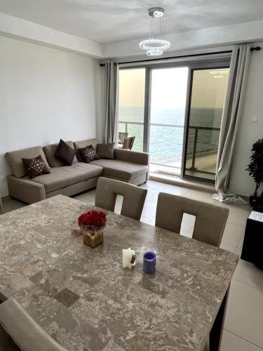 2 Bedroom Incredible Ocean Vew Apartment — фото 1