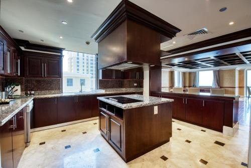 Дубай: Penthouse Full Sea View With Pool JBR