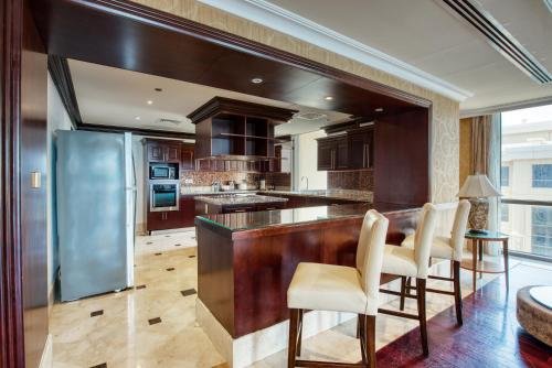 Дубай: Penthouse Full Sea View With Pool JBR