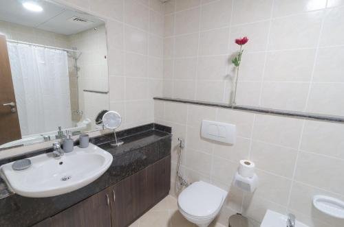 Дубай: Al Ashrafia Holiday Home - 2 BDR Marina Pinnacle Tiger