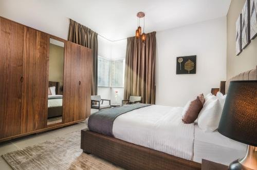 Дубай: Al Ashrafia Holiday Home - 2 BDR Marina Pinnacle Tiger