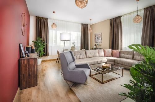 Дубай: Al Ashrafia Holiday Home - 2 BDR Marina Pinnacle Tiger