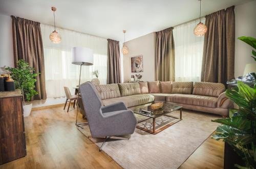 Дубай: Al Ashrafia Holiday Home - 2 BDR Marina Pinnacle Tiger