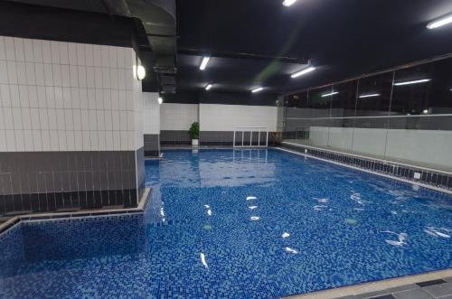 Дубай: Al Ashrafia Holiday Home - 2 BDR Marina Pinnacle Tiger