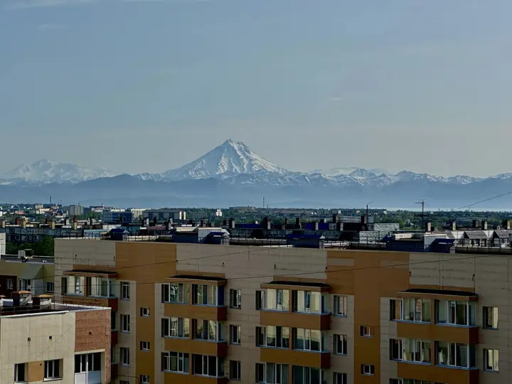 Петропавловск-Камчатский: Квартира IZI home Kamchatka с видом на город