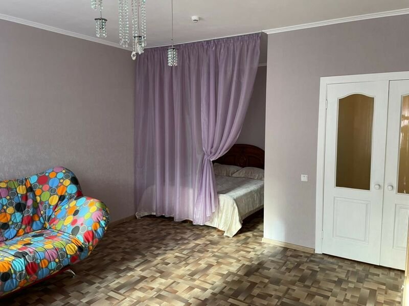 Красноярск: Apartments Kvartirov on str. Respubliki, bld. 37a