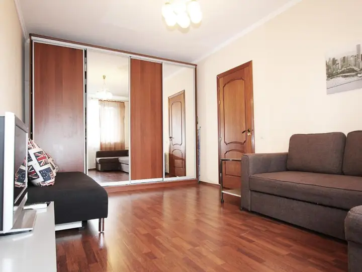 ApartLux (АпартЛюкс) на Изумрудной — фото 1