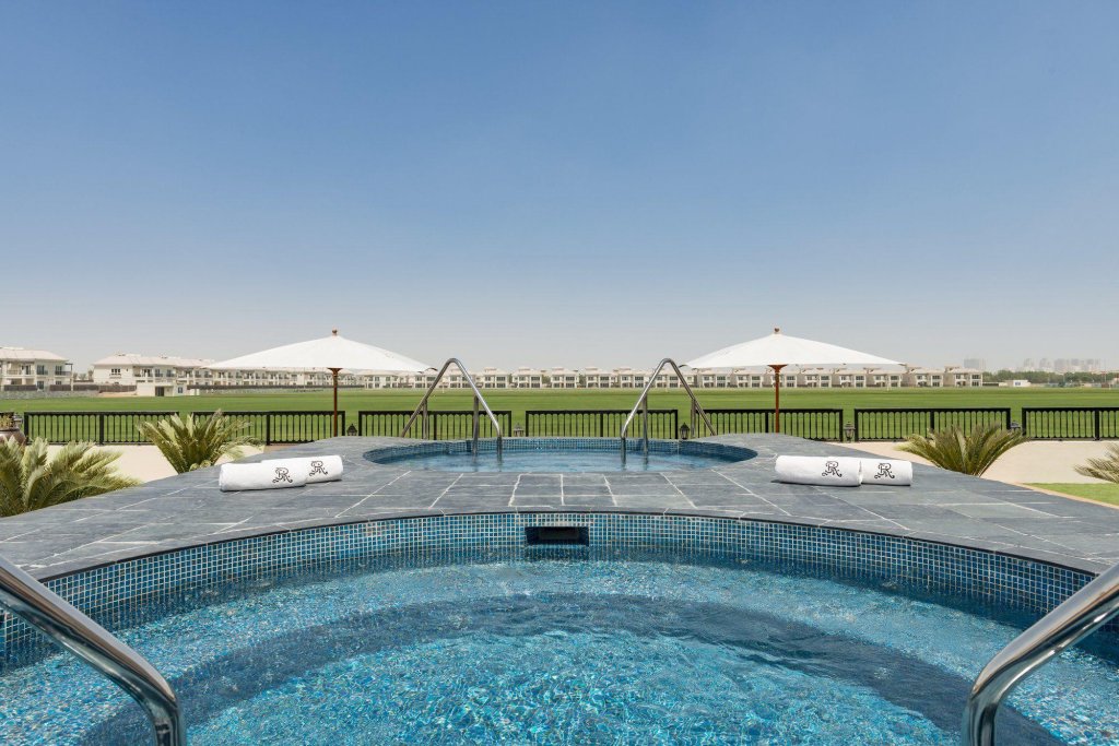 Дубай: Курорт Al Habtoor Polo Resort