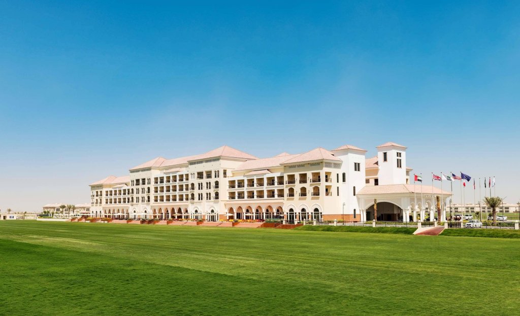 Дубай: Курорт Al Habtoor Polo Resort