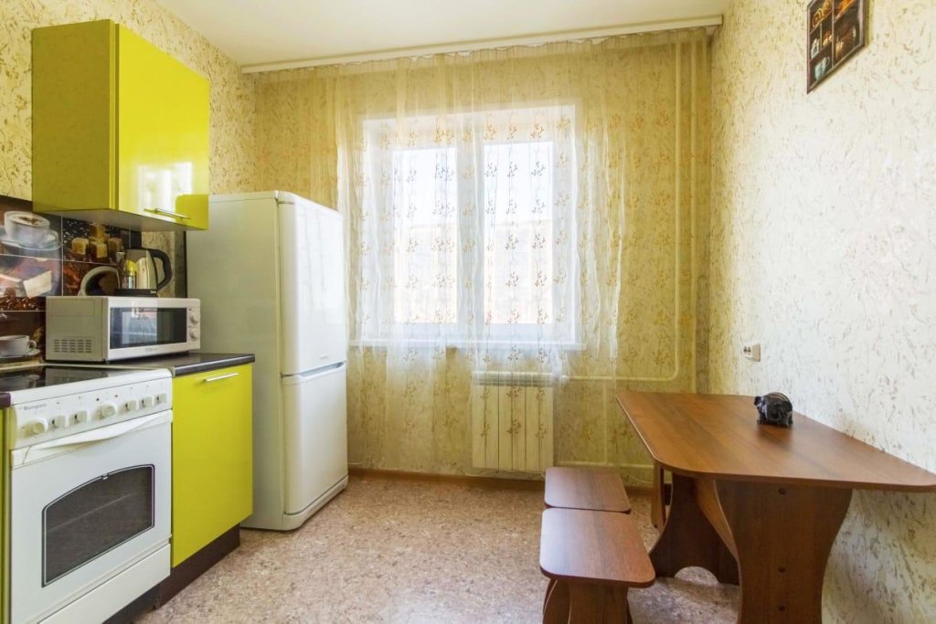 Красноярск: 5 Ночей на улице Караульная 48