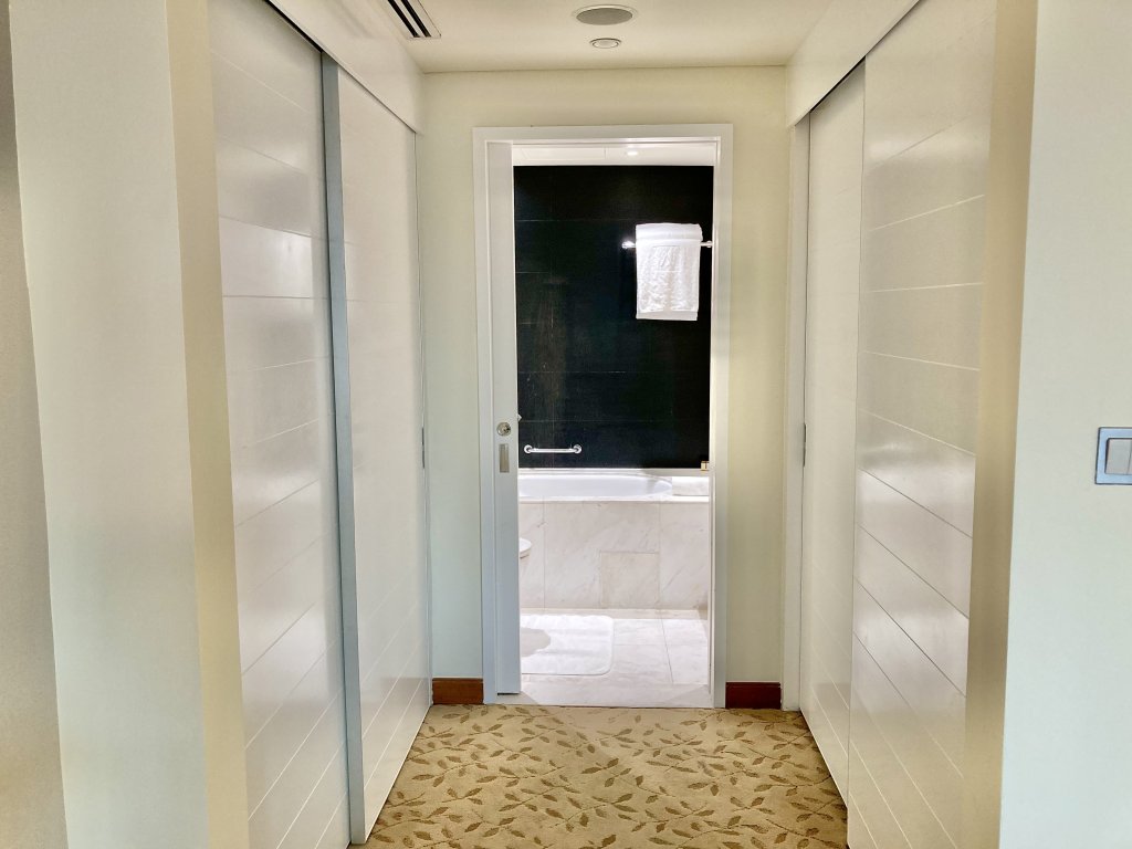 Дубай: Апартаменты SuperHost - Comfy Studio With Balcony Facing Burj Khalifa | Address Dubai Mall