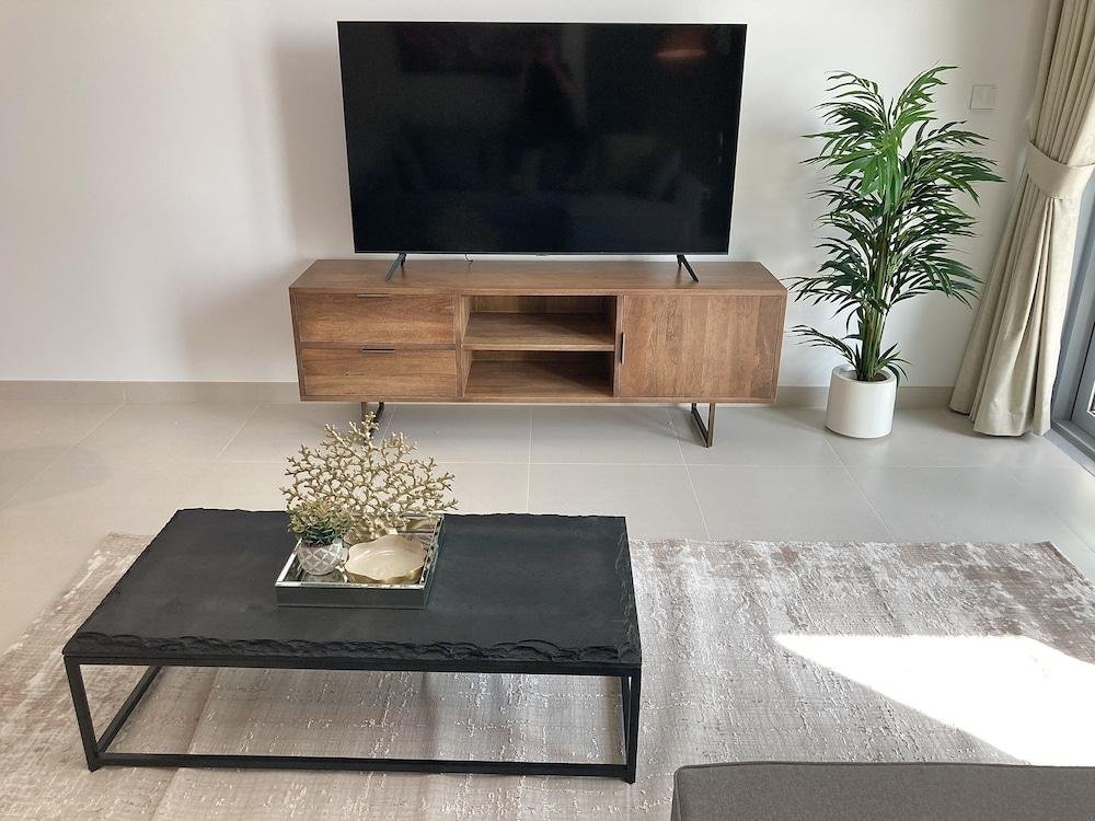 Дубай: Апартаменты SuperHost Stylish Apartment Facing Creek Harbour