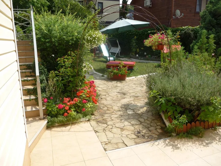 Агой: Sad u Morya Guest House