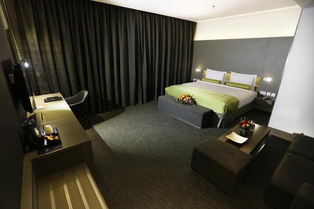 Шарджа: 72 Hotel