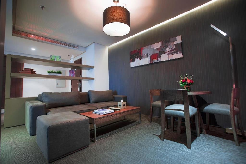 Шарджа: 72 Hotel