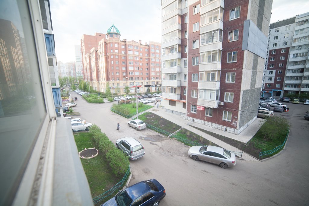 Красноярск: Апартаменты на улице Батурина 20 3 этаж