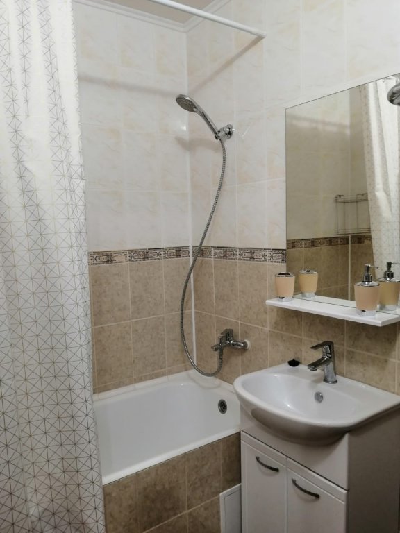 Красноярск: Апартаменты на улице Авиаторов 38