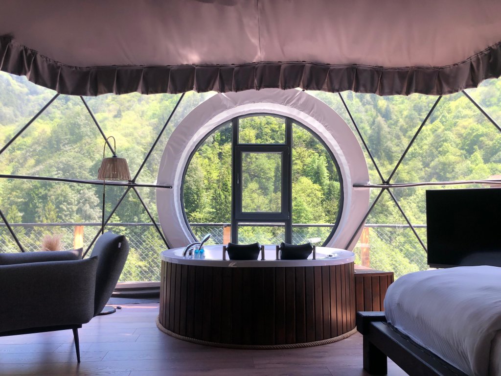 Чамлыхемшин: Glamping Kaledome orman evleri