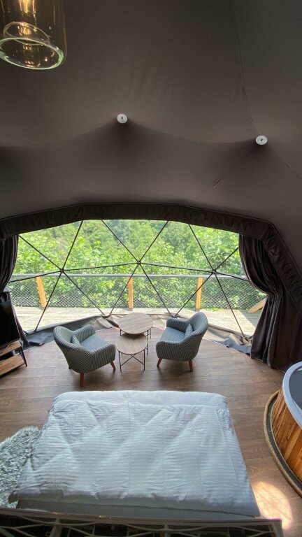 Чамлыхемшин: Glamping Kaledome orman evleri