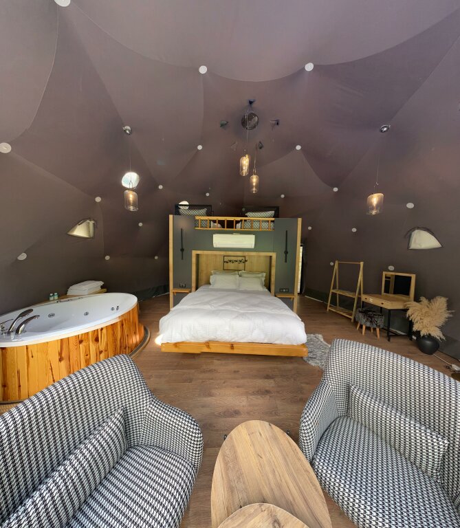 Чамлыхемшин: Glamping Kaledome orman evleri