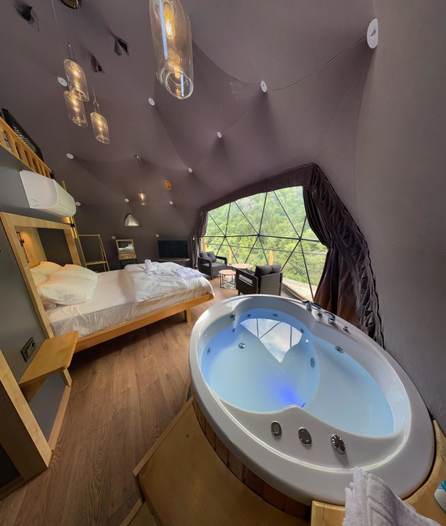 Чамлыхемшин: Glamping Kaledome orman evleri
