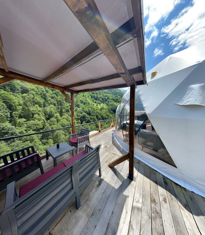 Чамлыхемшин: Glamping Kaledome orman evleri