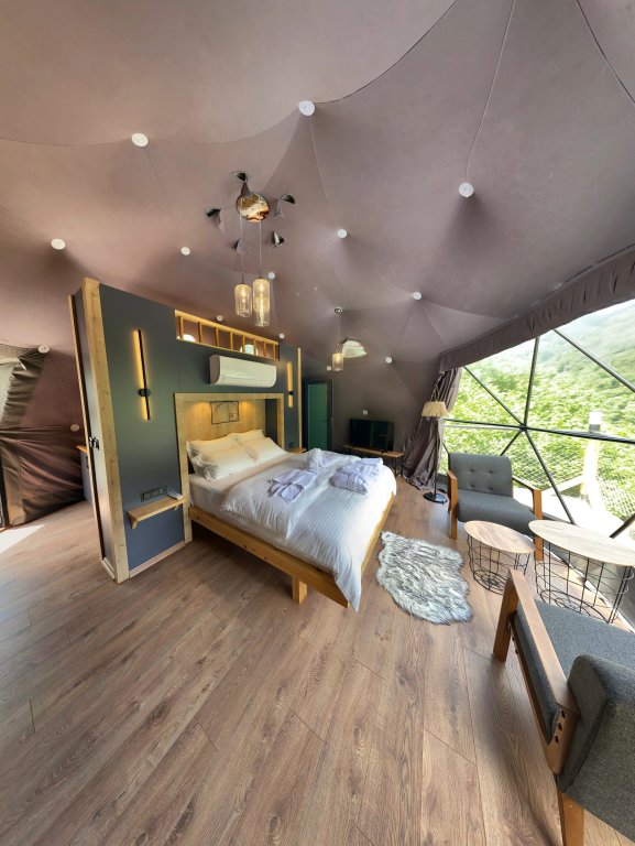 Чамлыхемшин: Glamping Kaledome orman evleri