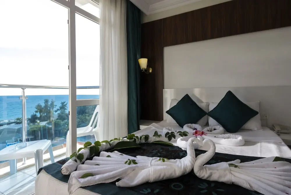Окурджалар: Grand Paradise Hotel