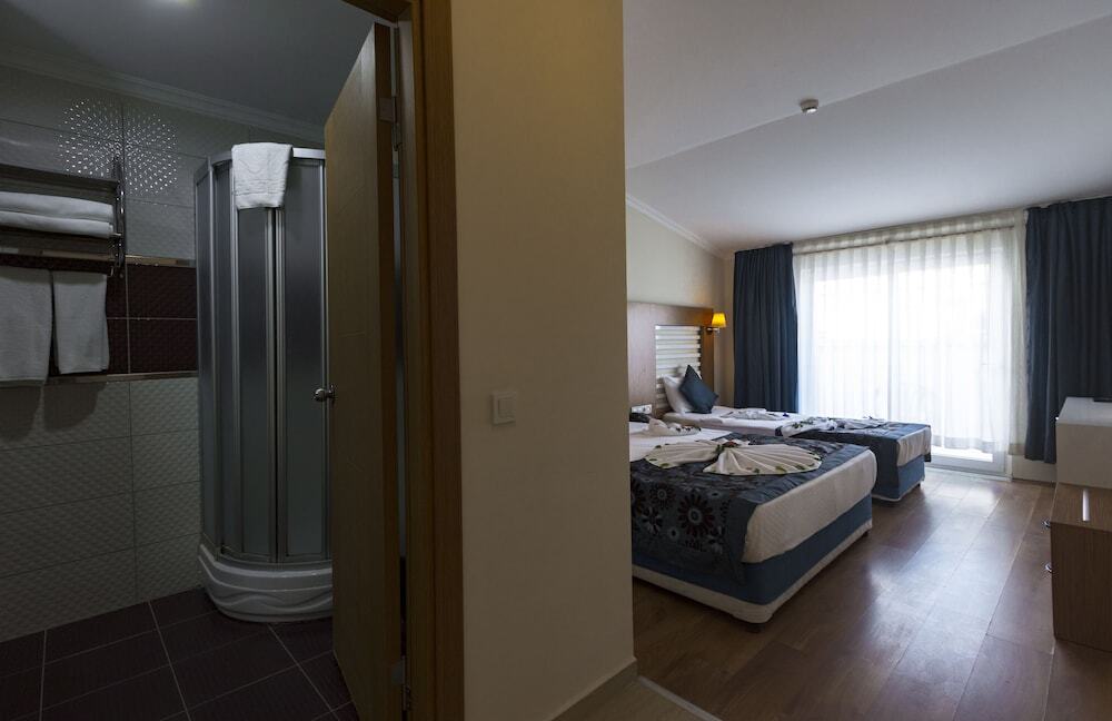 Окурджалар: Grand Paradise Hotel