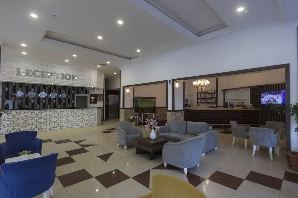 Окурджалар: Grand Paradise Hotel