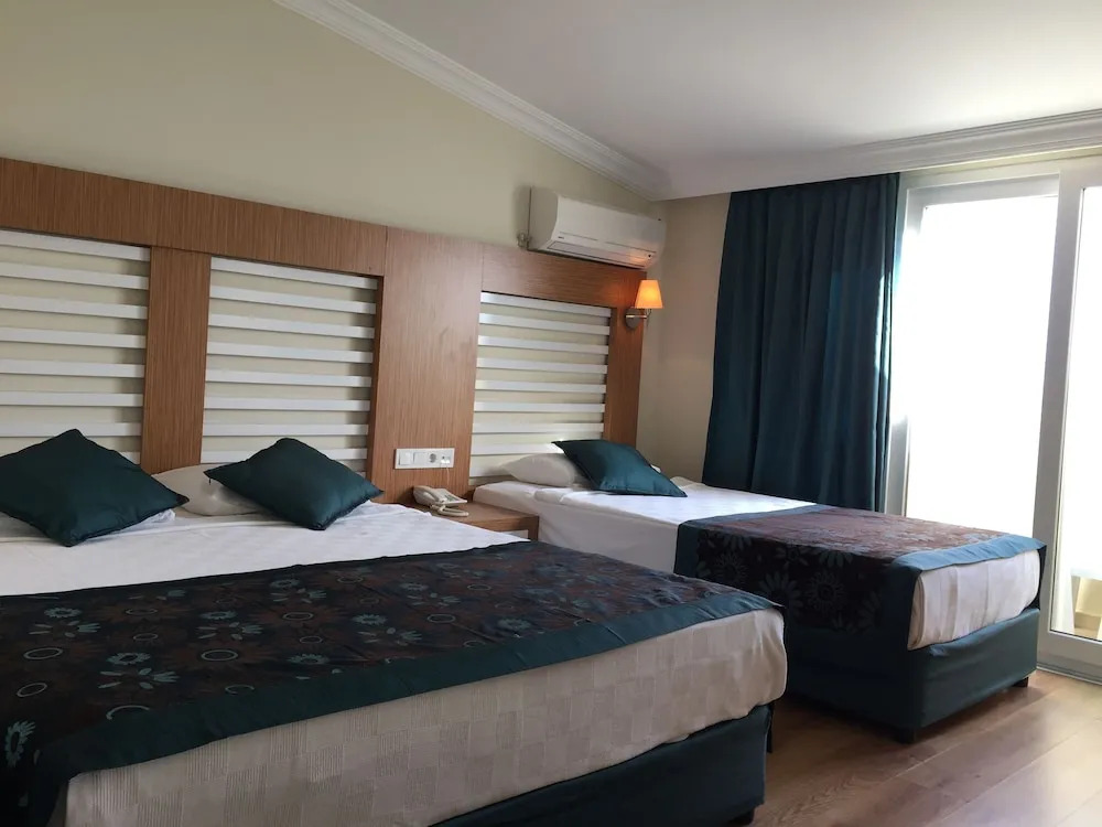 Окурджалар: Grand Paradise Hotel