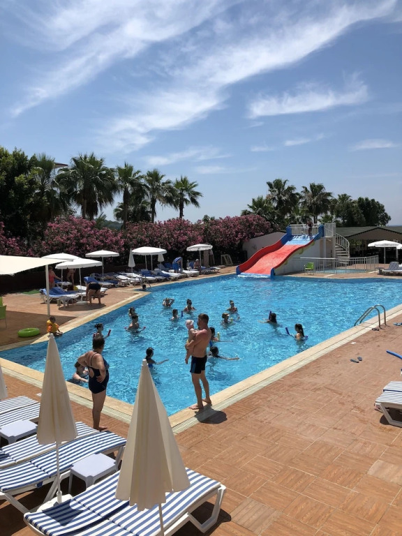 Окурджалар: Grand Paradise Hotel